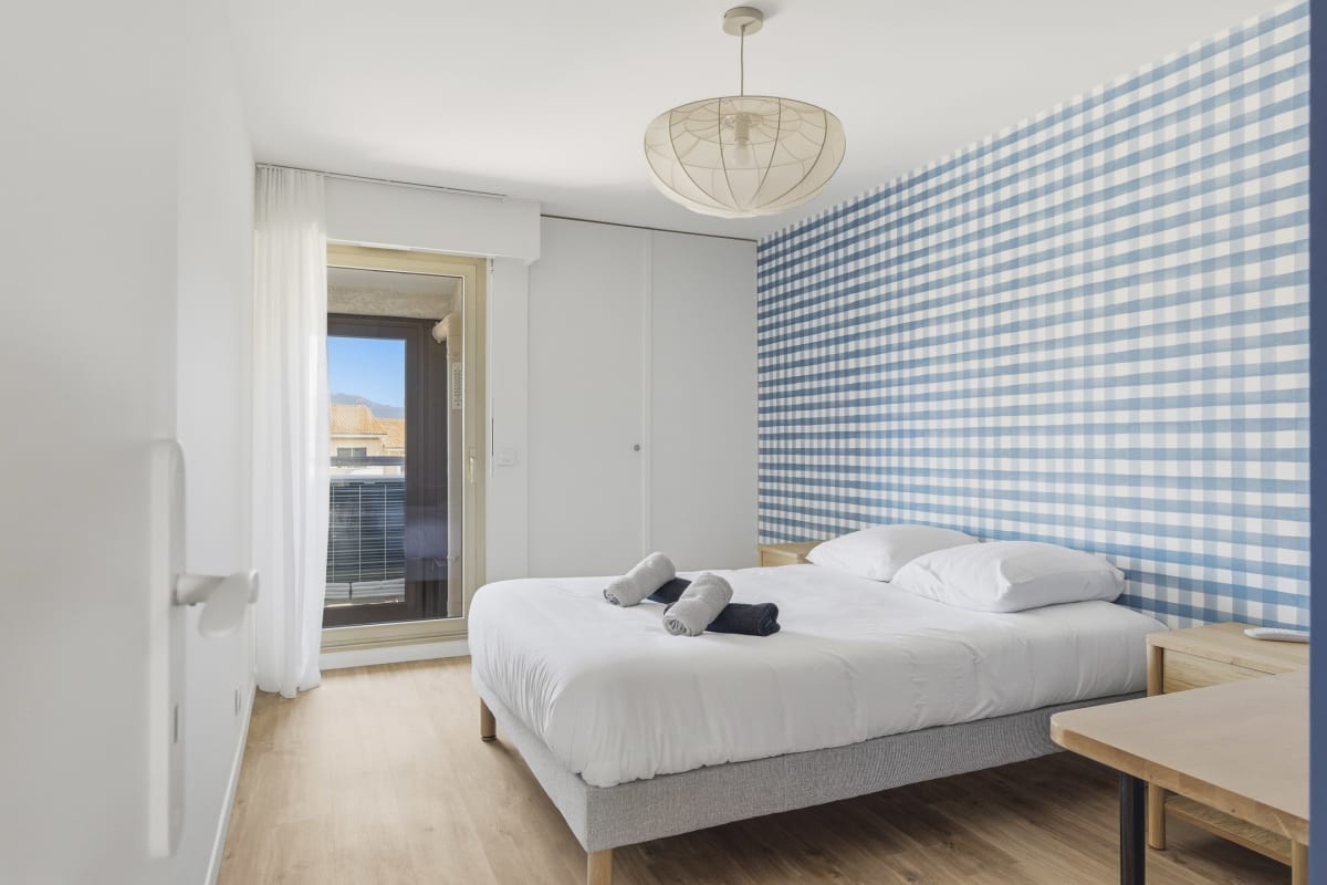 Appartement   Appartement 125 m² proche plage, piscine & parking