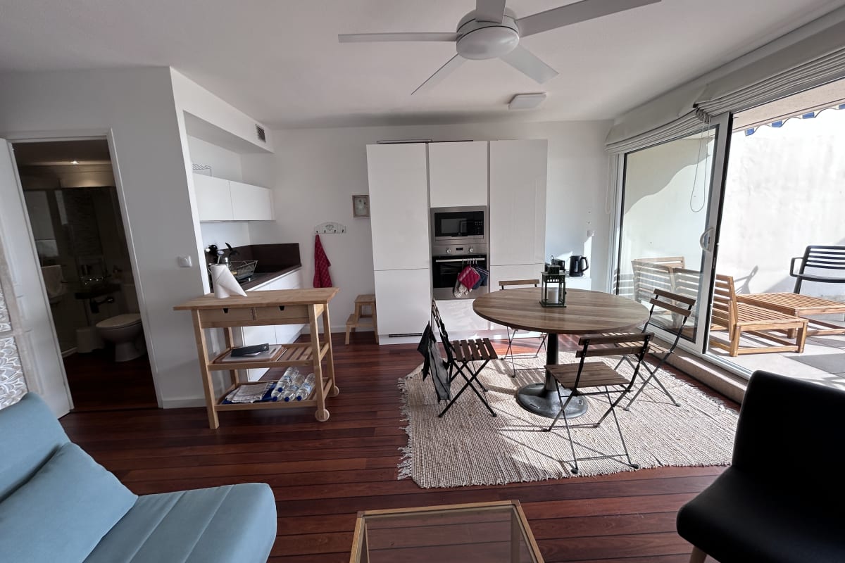Appartement vue mer avec terrasse et piscine