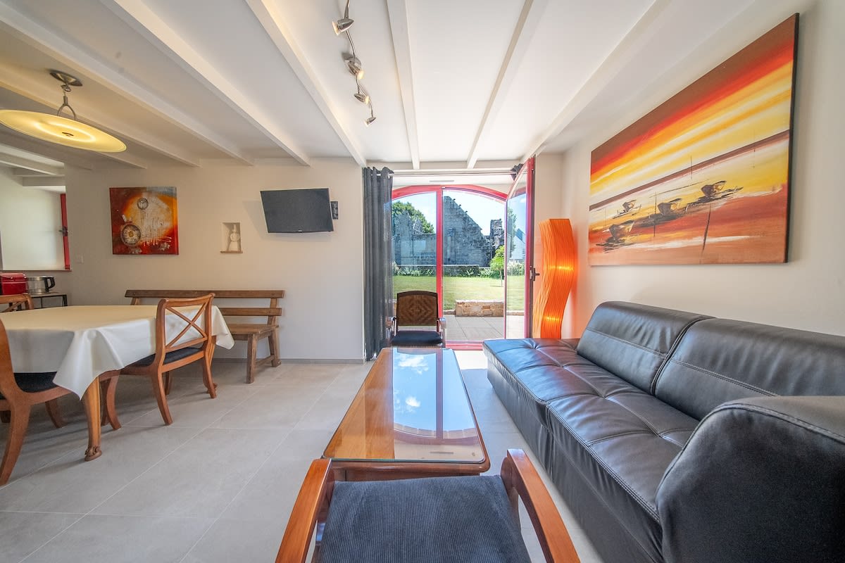 Maison   Maison en pierre dans un hameau privé