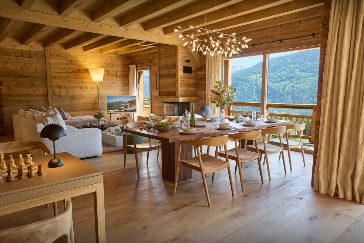 Immobilier Chalet skis aux pieds face au mont Blanc - OVO Network  