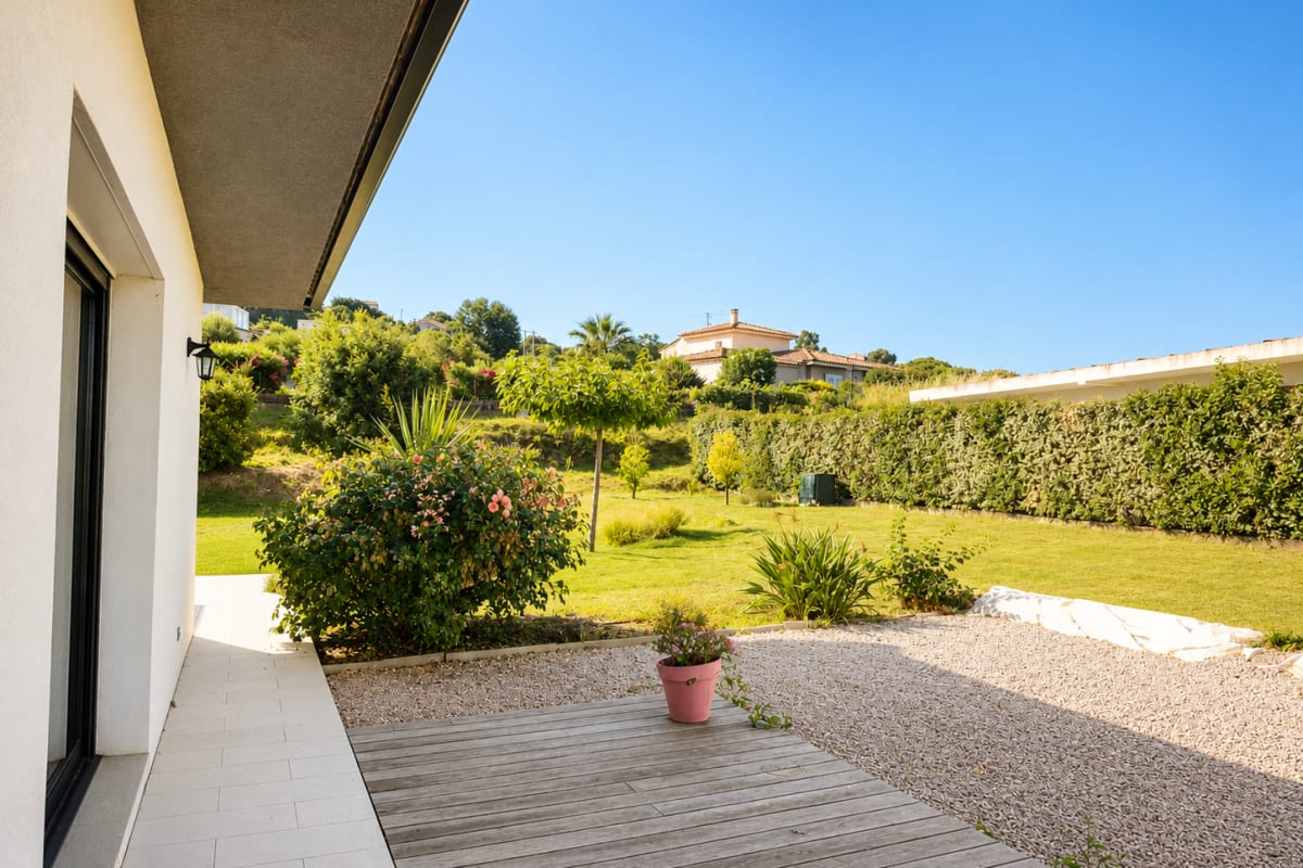 Immobilier Maison spacieuse avec vue sur mer et montagne  