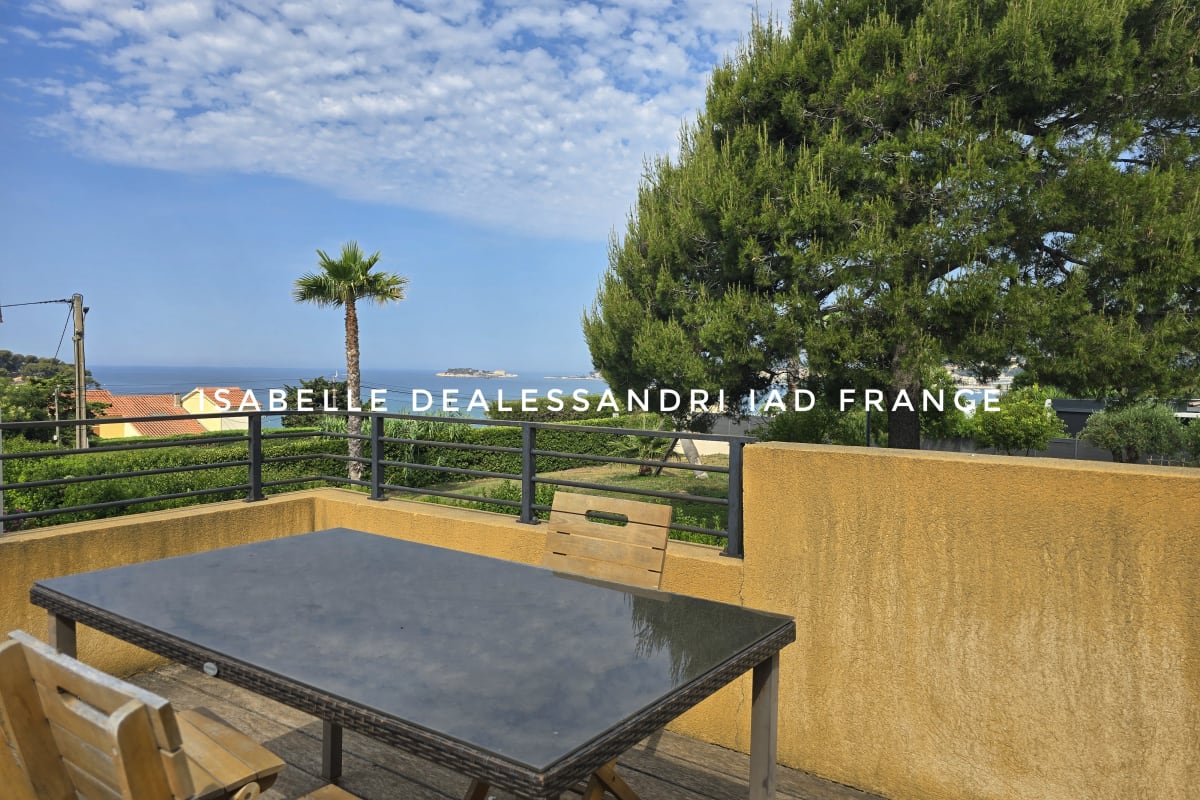 Maison   piscine privé maison  à 50 mètre de la plage