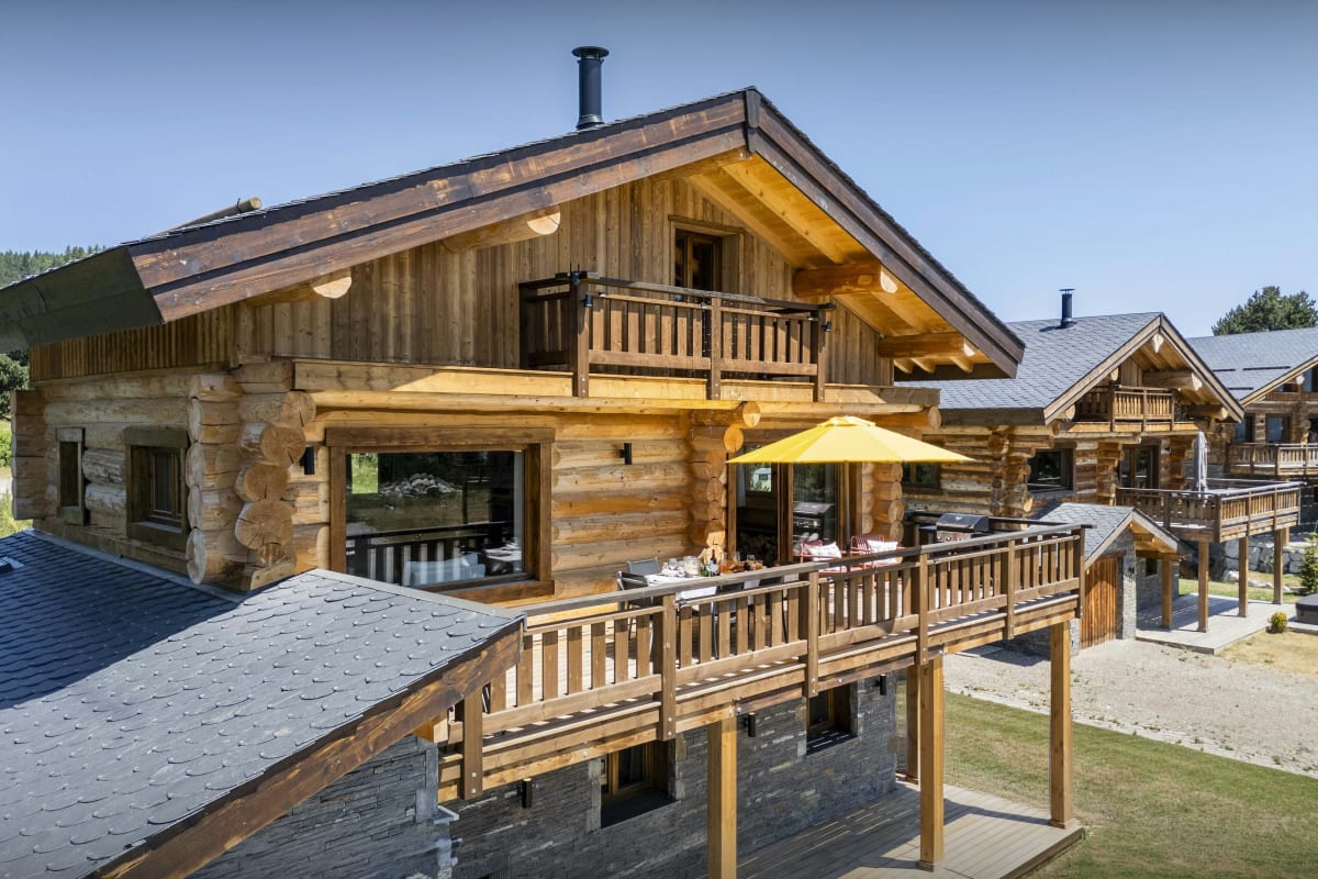Chalet   Élégant chalet pour 10 avec poêle à bois à Font-Romeu - OVO Network