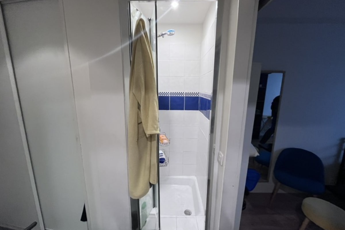 Appartement   Grand studio avec balcon à Paris 10
