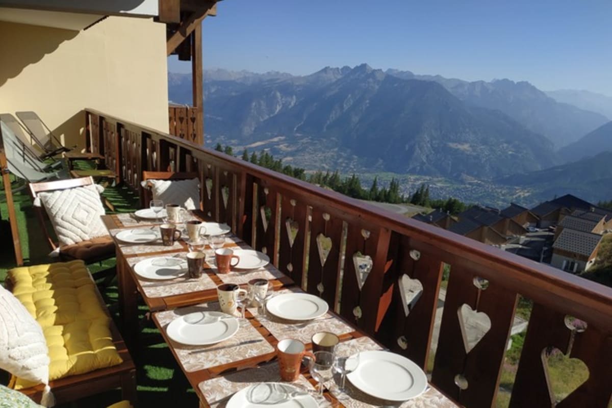 Risoul • T2 5 pers • Piscine et sauna • Skis aux pieds