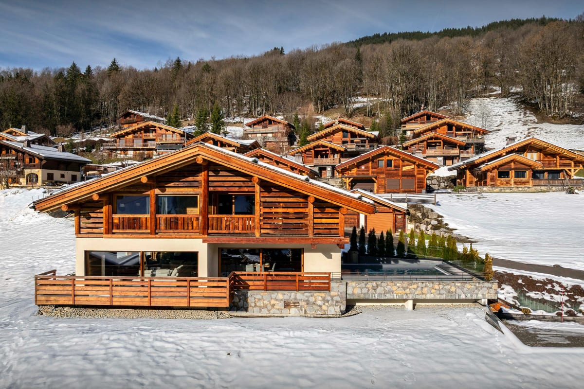 Somptueux chalet pour 14 avec piscine chauffée, sauna et gym - OVO Network
