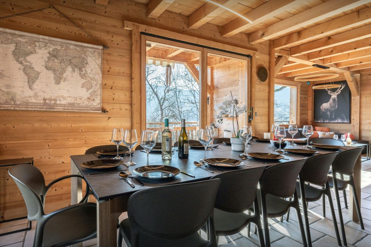 Chalet   Élégant chalet toutes saisons pour 12 proche de Samoëns - OVO Network