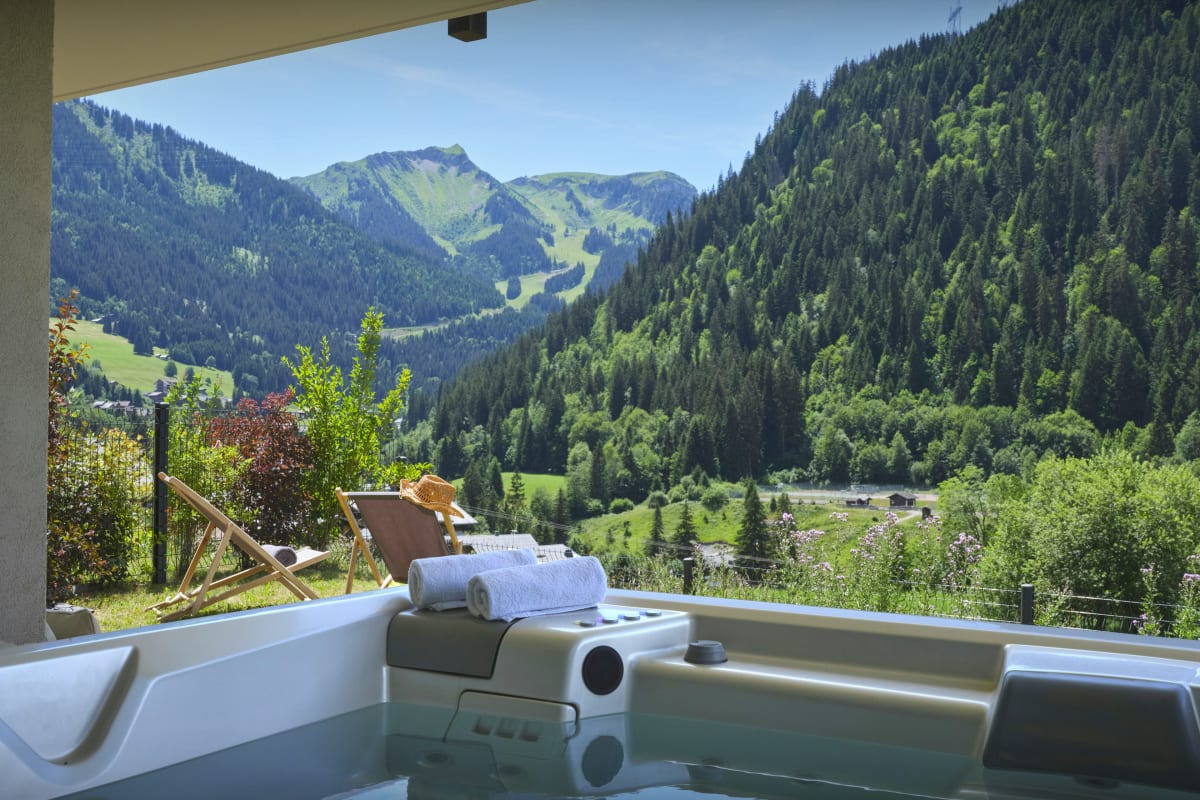  Chalet Chalet pour 10 à Châtel avec jacuzzi, terrasse et panorama - OVO Network