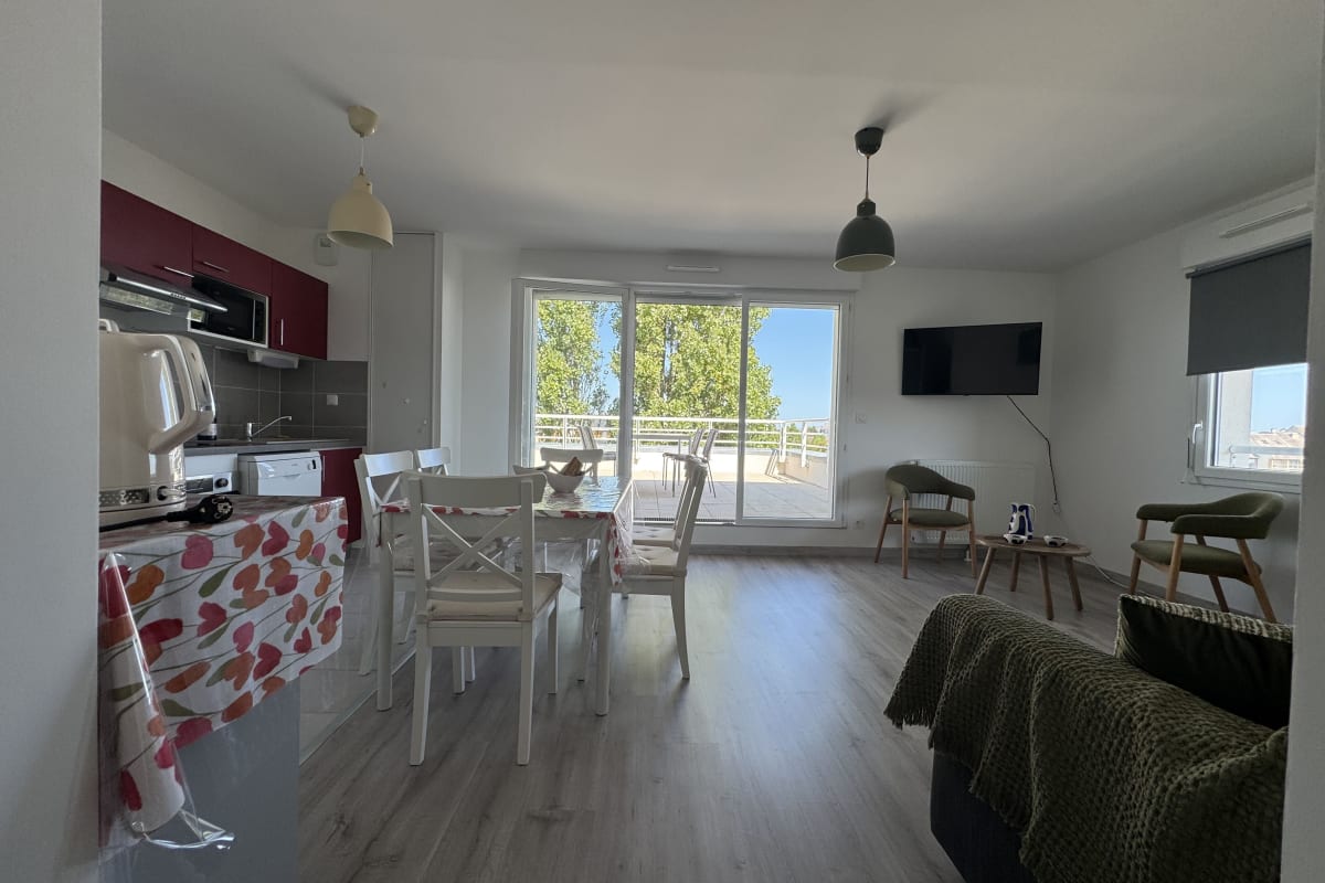 Immobilier Appartement 2 chambres avec balcon, proche mer  