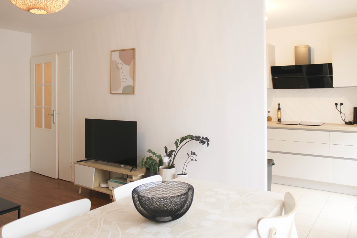 Appartement Appartement avec balcon et parking proche métro 