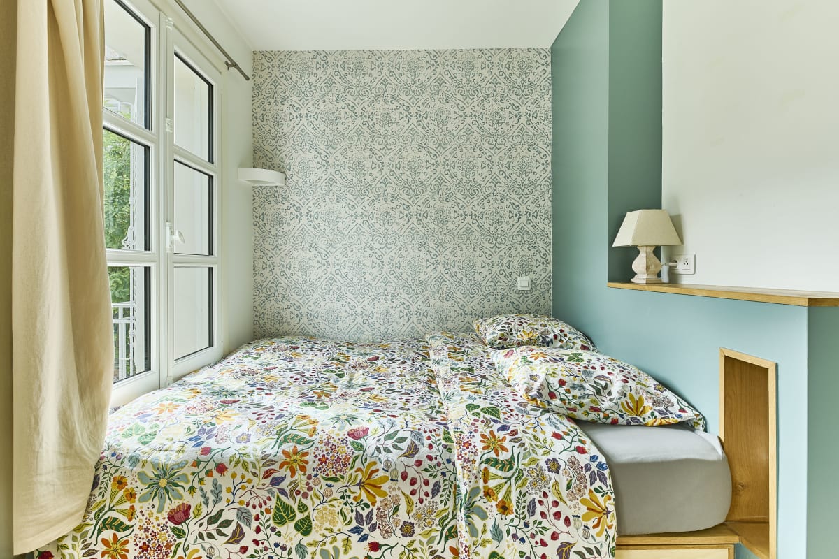 Appartement Montmartre · Appartement de charme avec balcon vue Sacré-Cœur par MeyAgency 