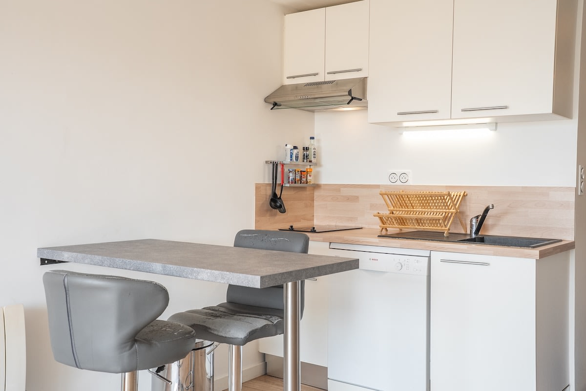 Immobilier Studio avec terrasse — La plage au bout de la rue  