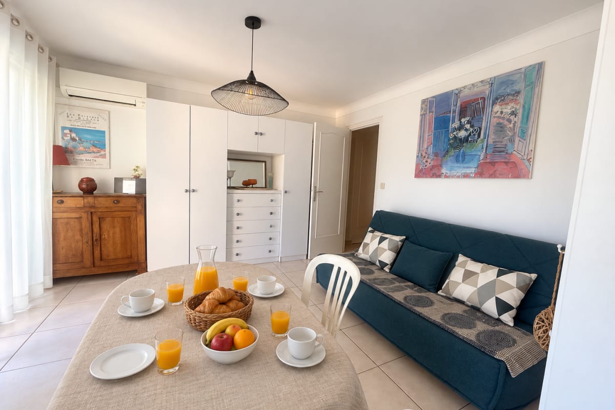 Studio lumineux vue mer, plage à pied