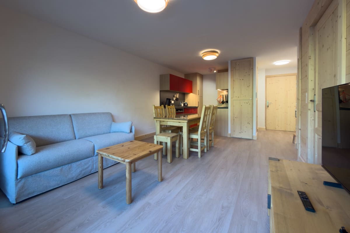  immobilier  Roche Parstire 202 – Vue montagne, hyper centre station, proche des pistes