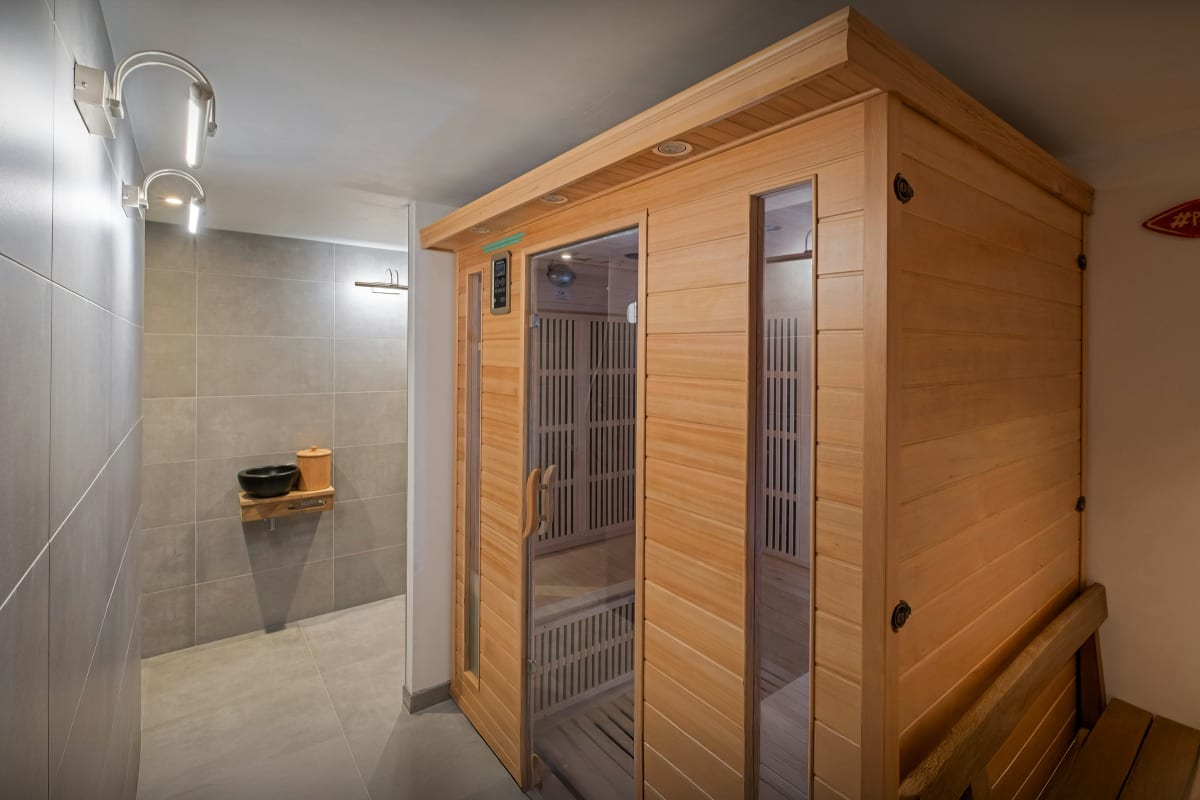 Chalet   Chalet atypique pour 14 avec sauna, terrasses et baby-foot - OVO Network