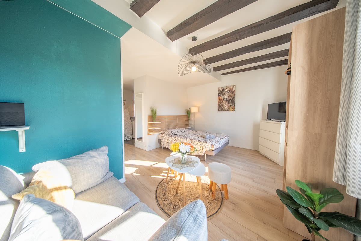 Appartement   Studio de charme — Hyper centre