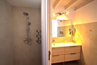 Ensuite bathroom 1