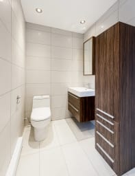 Bathroom fully furnished Holland Hotel