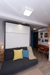 armoire lit fermée avec canapé