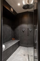 Independent bathroom with shower and sauna