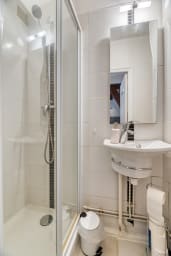 Salle de Bain avec douche