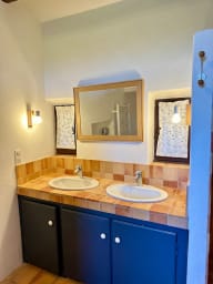 Master bedroom bathroom