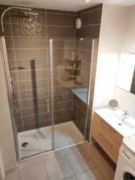 Neat bathroom