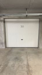 Garage privatif sécurisé en sous-sol.