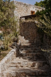 Pour des raisons de sécurité, la villa n’est pas adaptée aux enfants.