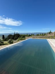 The pool with the movable floor