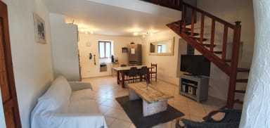 escalier pour accéder aux chambres et a la salle d'eau