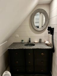 Salle de bain chambre grise