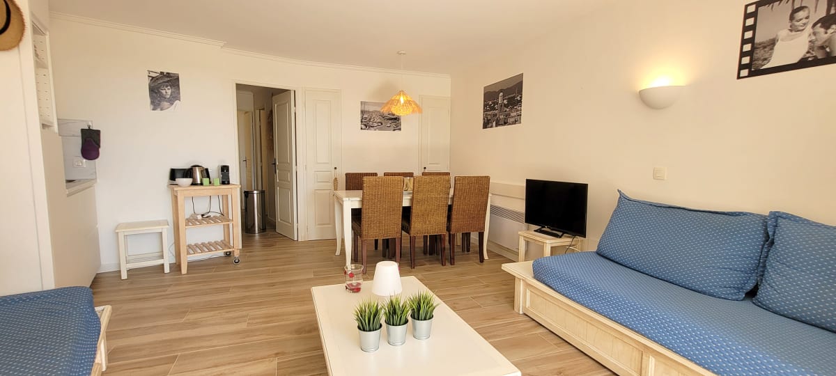 Appartement   Apt lumineux avec jardin et vue sur mer