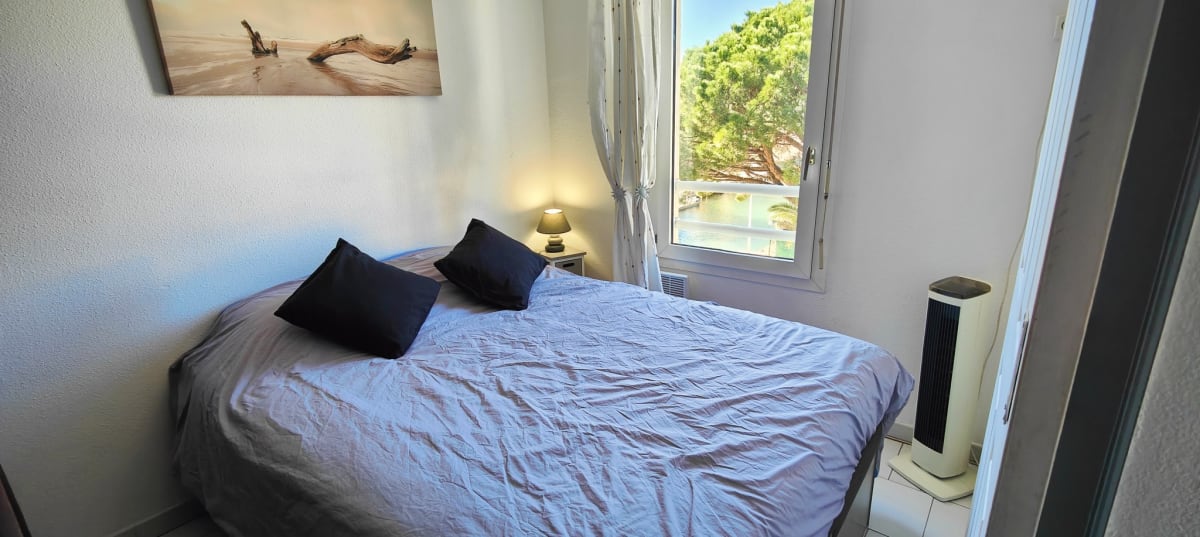 Immobilier Joli 2P avec balcon sur le port de Fréjus  