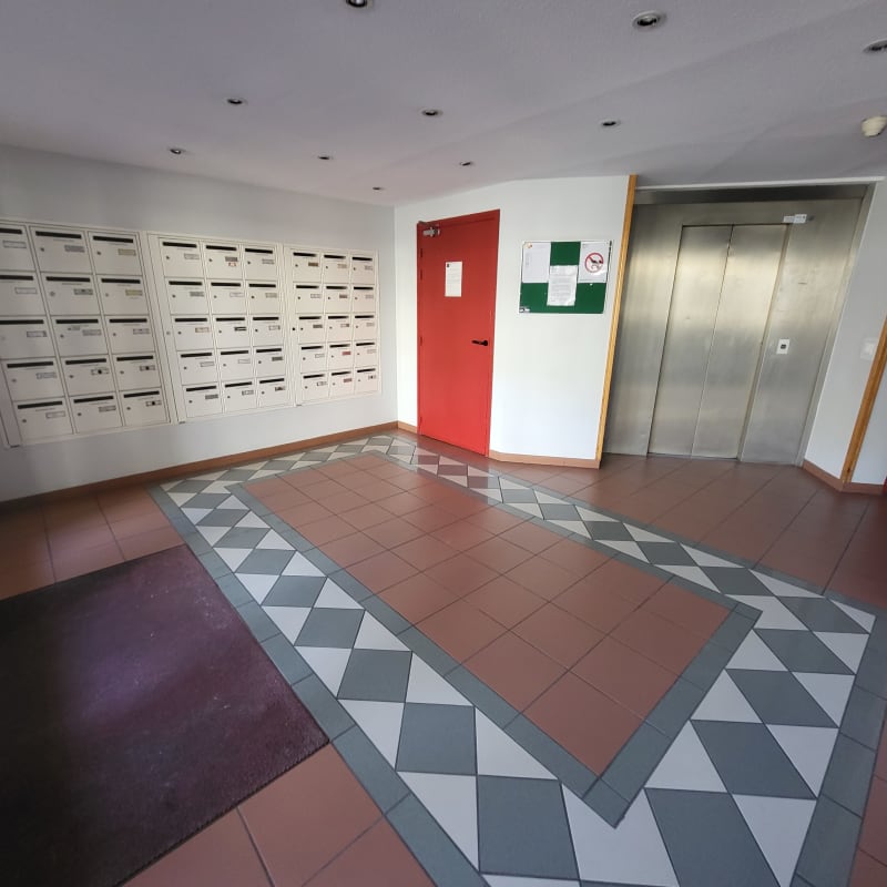 Immobilier Confortable 30m² : balcon et vue montagne  