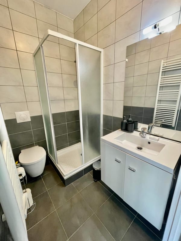  Joli deux pièces avec balcon à Nice 