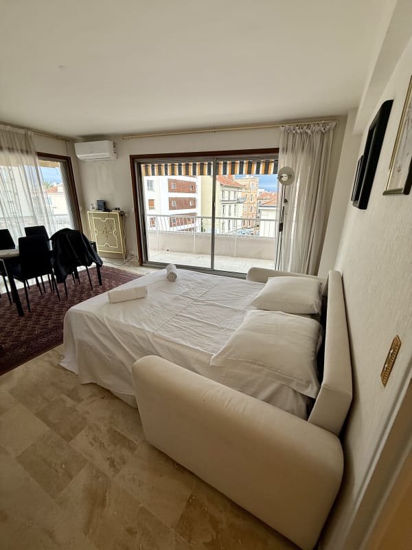  immobilier  🌟 Spacieux T3 avec Terrasse – Cannes Centre, à Deux Pas de la Croisette 🌴