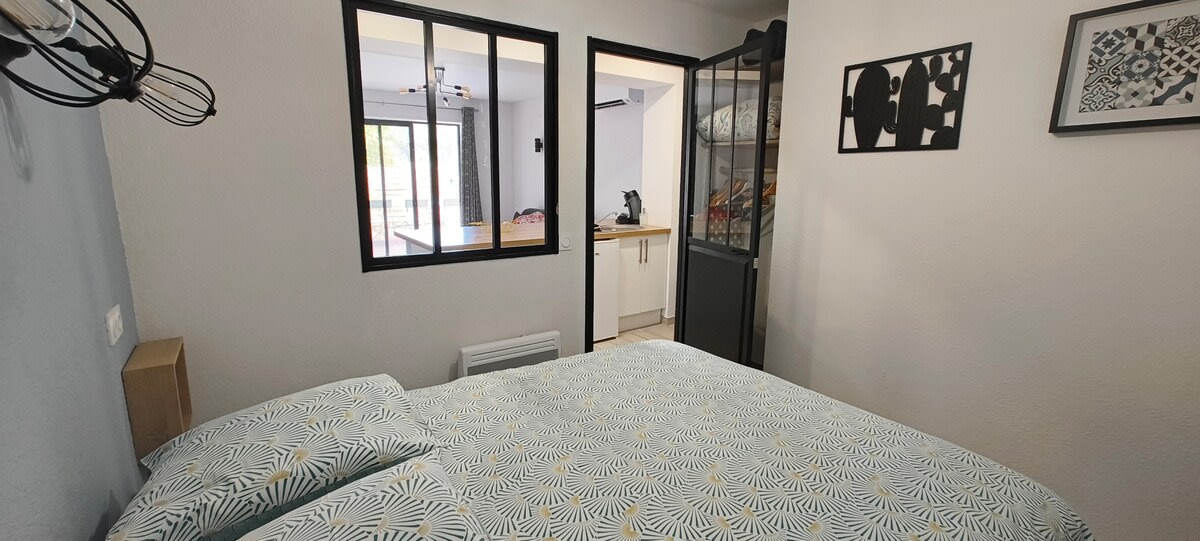 Appartement   Lovely ac apartment for 2 pool and garden