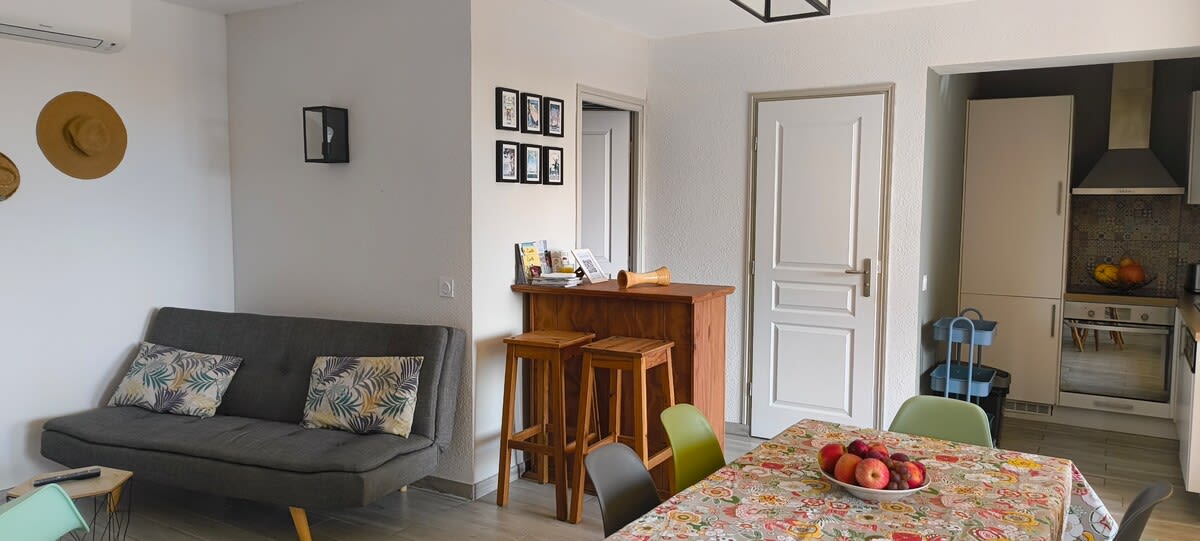  immobilier  T3 rénové, climatisé entre mer et montagne, piscine, jardin