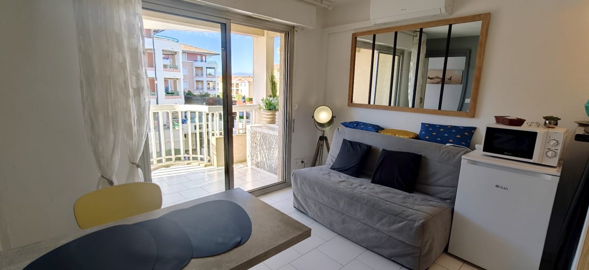  immobilier  Joli 2P avec balcon sur le port de Fréjus