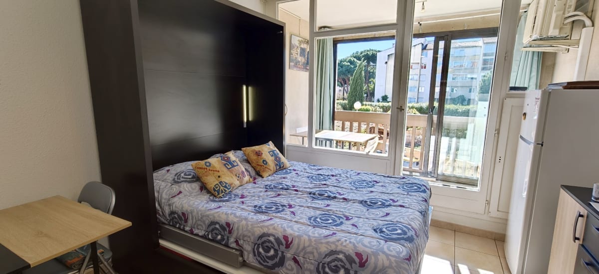Appartement   Lumineux Studio avec Balcon, Piscine & Parking