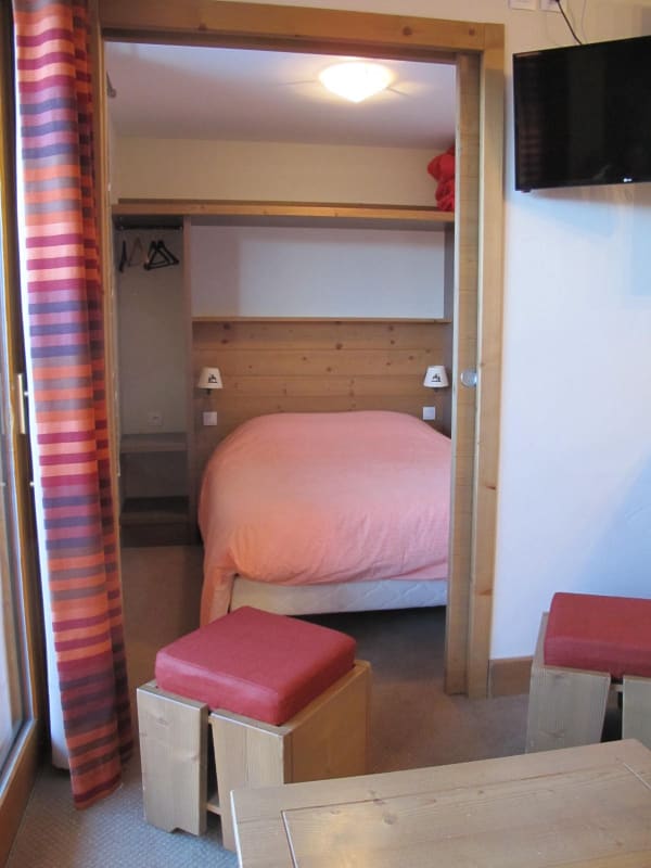  immobilier  Risoul • T2 5 pers • Piscine et sauna • Skis aux pieds