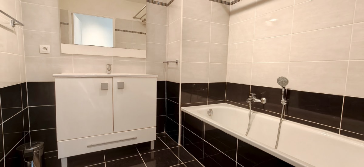 Immobilier Appartement refait à neuf avec piscine et terrasse  