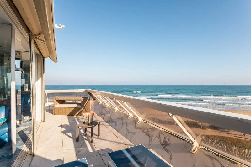 Terrasse vue mer appartement libertin Héliopolis Cap d'Agde