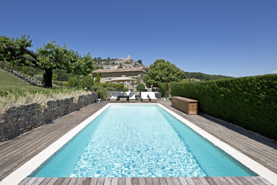 Magnificent stone house to rent with heated swimming pool in Provence