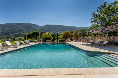 House with pool for rent in Provence