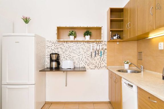 VINCENT- a 10 minute walk from Old Town Square