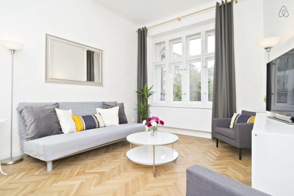 Dalia 3 BR, 2 BA 10 min walk from Old Town Square