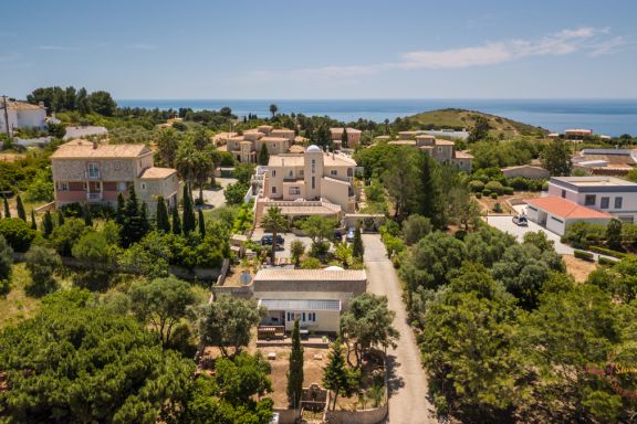 Luxury Boutique Retreat Location (20 people).