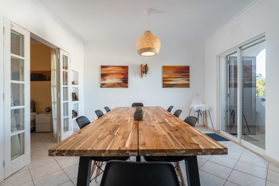 Sunny home for families or friends